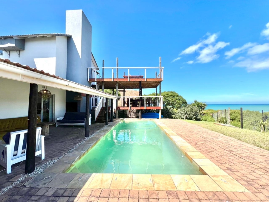 5 Bedroom Property for Sale in Paradise Beach Eastern Cape